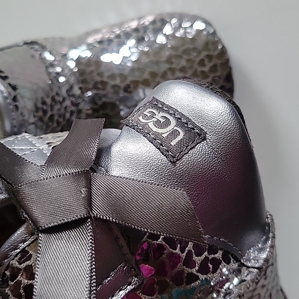 UGG Kids Boots in Shiny Silver - Picture 11 of 12